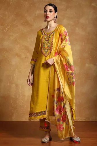 Women Floral Embroidered Regular Thread Work Kurta with Trousers & With Dupatta