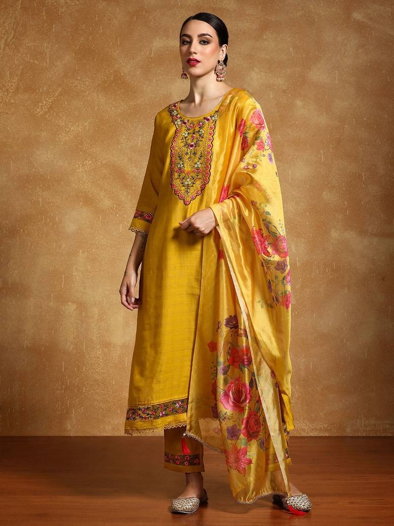 Women Floral Embroidered Regular Thread Work Kurta with Trousers & With Dupatta