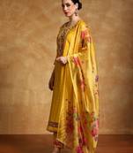 Women Floral Embroidered Regular Thread Work Kurta with Trousers & With Dupatta