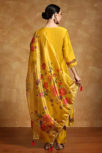 Women Floral Embroidered Regular Thread Work Kurta with Trousers & With Dupatta