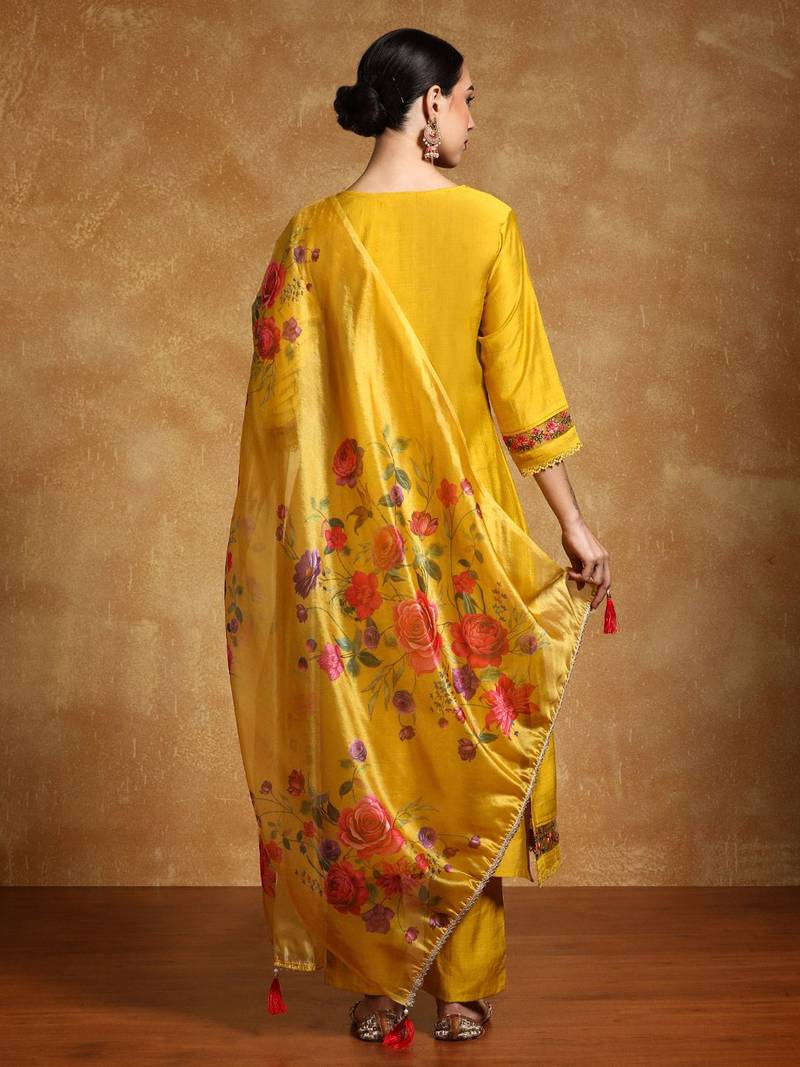 Women Floral Embroidered Regular Thread Work Kurta with Trousers & With Dupatta