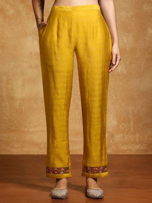 Women Floral Embroidered Regular Thread Work Kurta with Trousers & With Dupatta 6