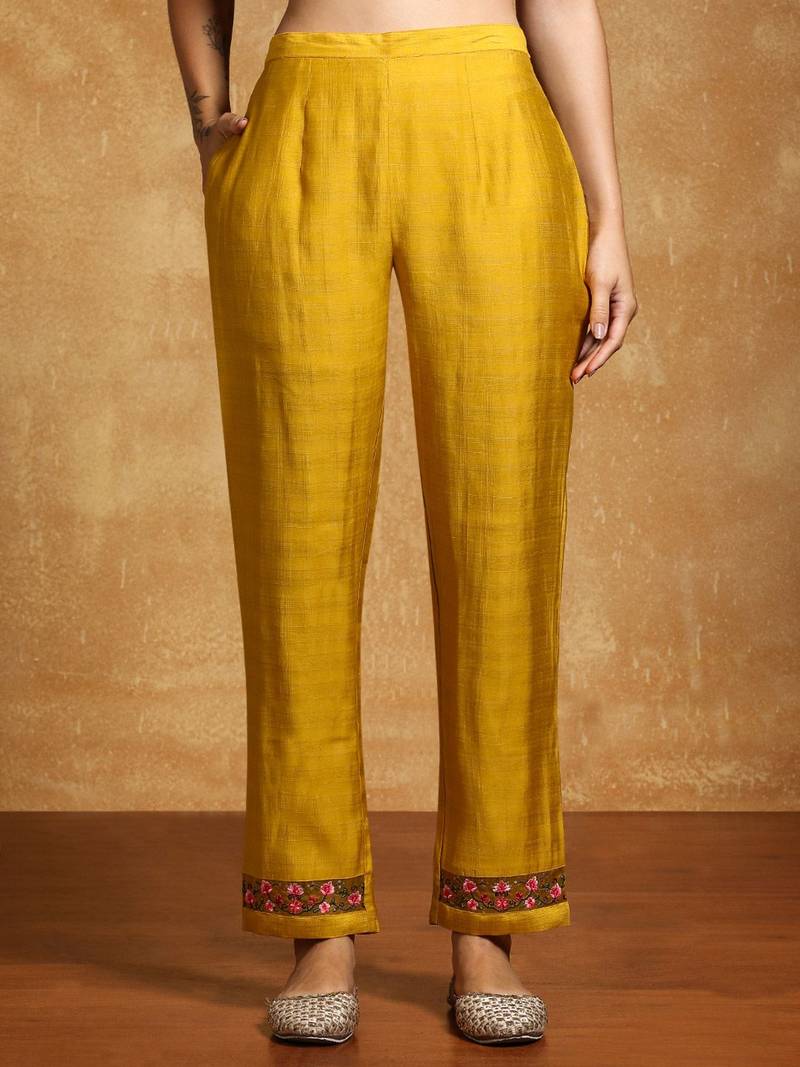 Women Floral Embroidered Regular Thread Work Kurta with Trousers & With Dupatta