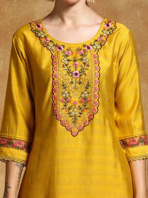 Women Floral Embroidered Regular Thread Work Kurta with Trousers & With Dupatta 7