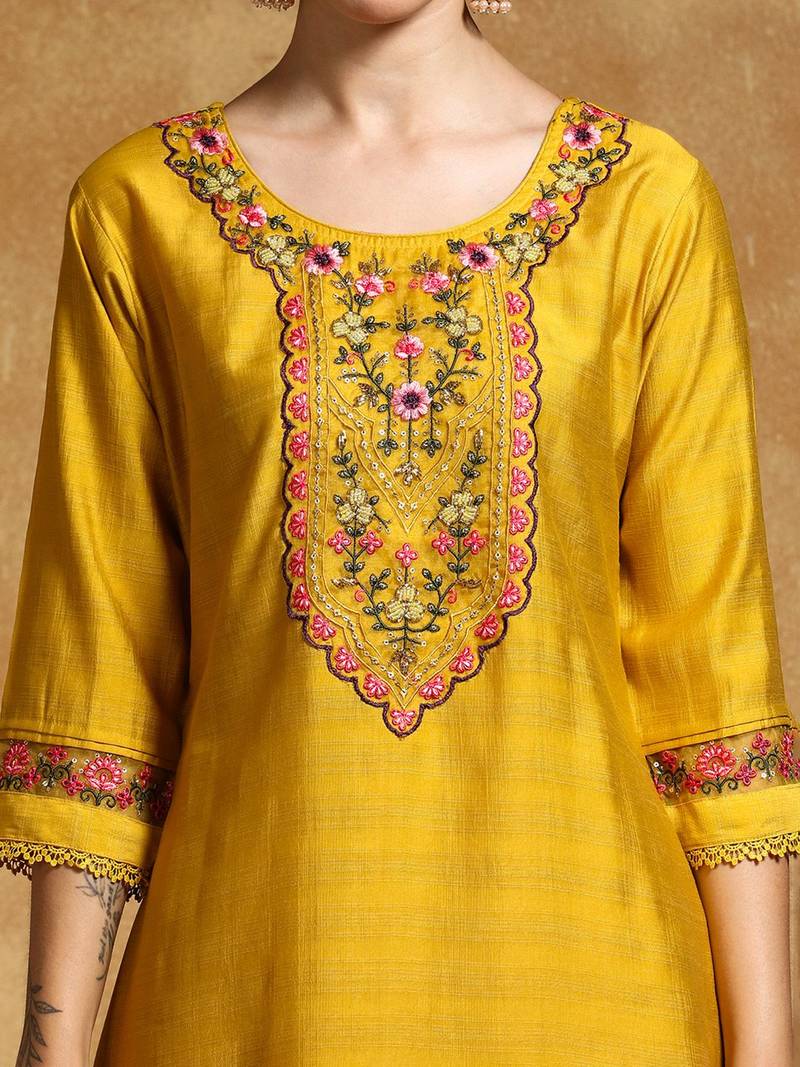 Women Floral Embroidered Regular Thread Work Kurta with Trousers & With Dupatta