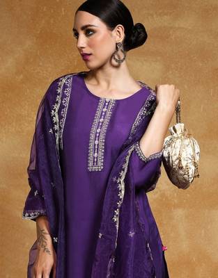 Women Ethnic Motifs Embroidered Thread Work Kurta with Trousers & With Dupatta 2