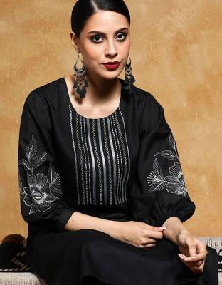 Floral Embroidered Thread Work Round Neck Straight Kurta With Trousers 2