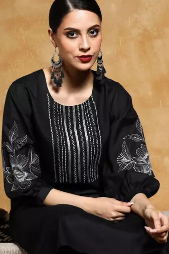 Floral Embroidered Thread Work Round Neck Straight Kurta With Trousers