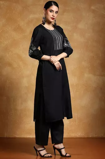 Floral Embroidered Thread Work Round Neck Straight Kurta With Trousers