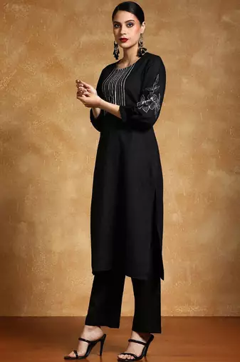 Floral Embroidered Thread Work Round Neck Straight Kurta With Trousers