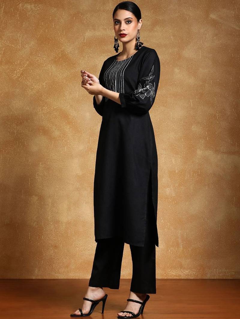 Floral Embroidered Thread Work Round Neck Straight Kurta With Trousers
