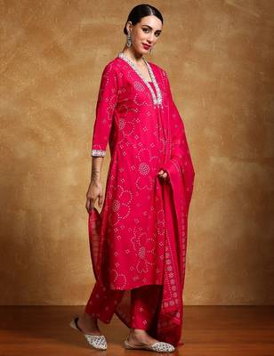 Women Bandhani Printed Regular Kurta with Trousers & With Dupatta 4