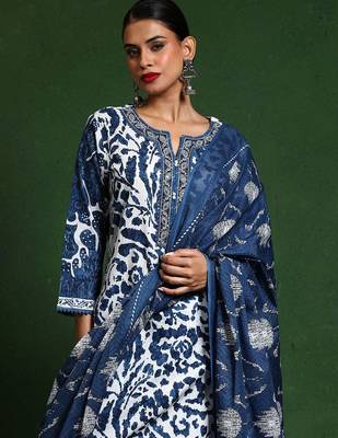 Women Printed Regular Thread Work Pure Cotton Kurta with Trousers & With Dupatta 6