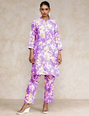 Women Floral Printed Regular Kurti with Trousers 3