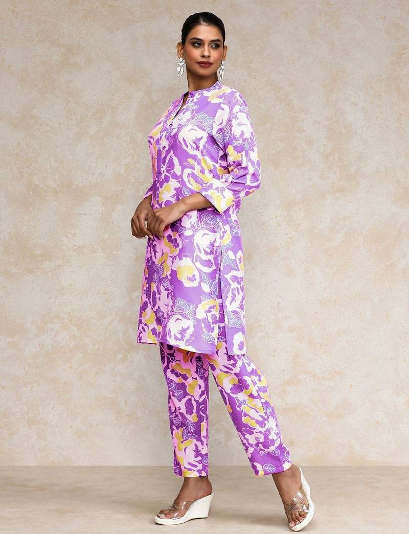 Women Floral Printed Regular Kurti with Trousers