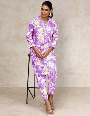 Women Floral Printed Regular Kurti with Trousers 6
