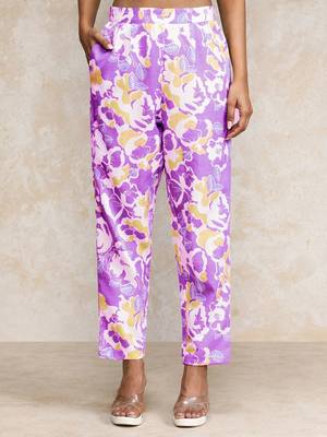Women Floral Printed Regular Kurti with Trousers 7