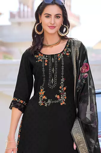 Women Floral Embroidered Regular Thread Work Kurta with Trousers & With Dupatta