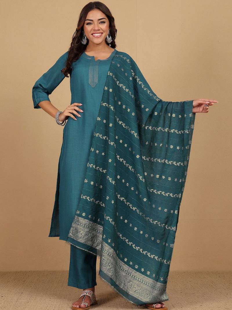 Yoke Design Thread Work Notc Neck Straight Republic Day Kurta With Trousers And Dupatta