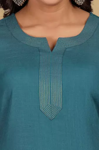 Yoke Design Thread Work Notc Neck Straight Republic Day Kurta With Trousers And Dupatta