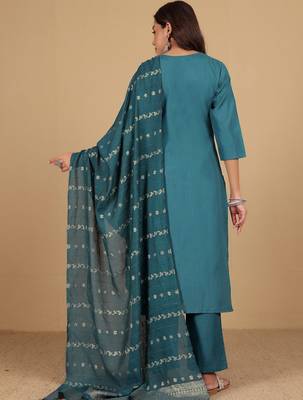 Yoke Design Thread Work Notc Neck Straight Republic Day Kurta With Trousers And Dupatta 6
