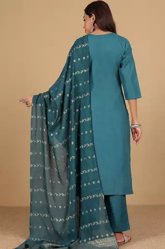 Yoke Design Thread Work Notc Neck Straight Republic Day Kurta With Trousers And Dupatta