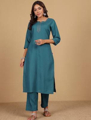 Yoke Design Thread Work Notc Neck Straight Republic Day Kurta With Trousers And Dupatta 7