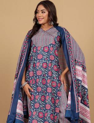 Floral Printed V-Neck Gotta Patti Kurta With Trousers & Dupatta 2