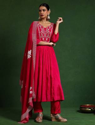 Floral Embroidered Thread Work Notch Neck A-Line Kurta With Trousers And Dupatta 2