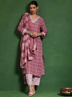 Women Printed Regular Kurta with Trousers & With Dupatta 1