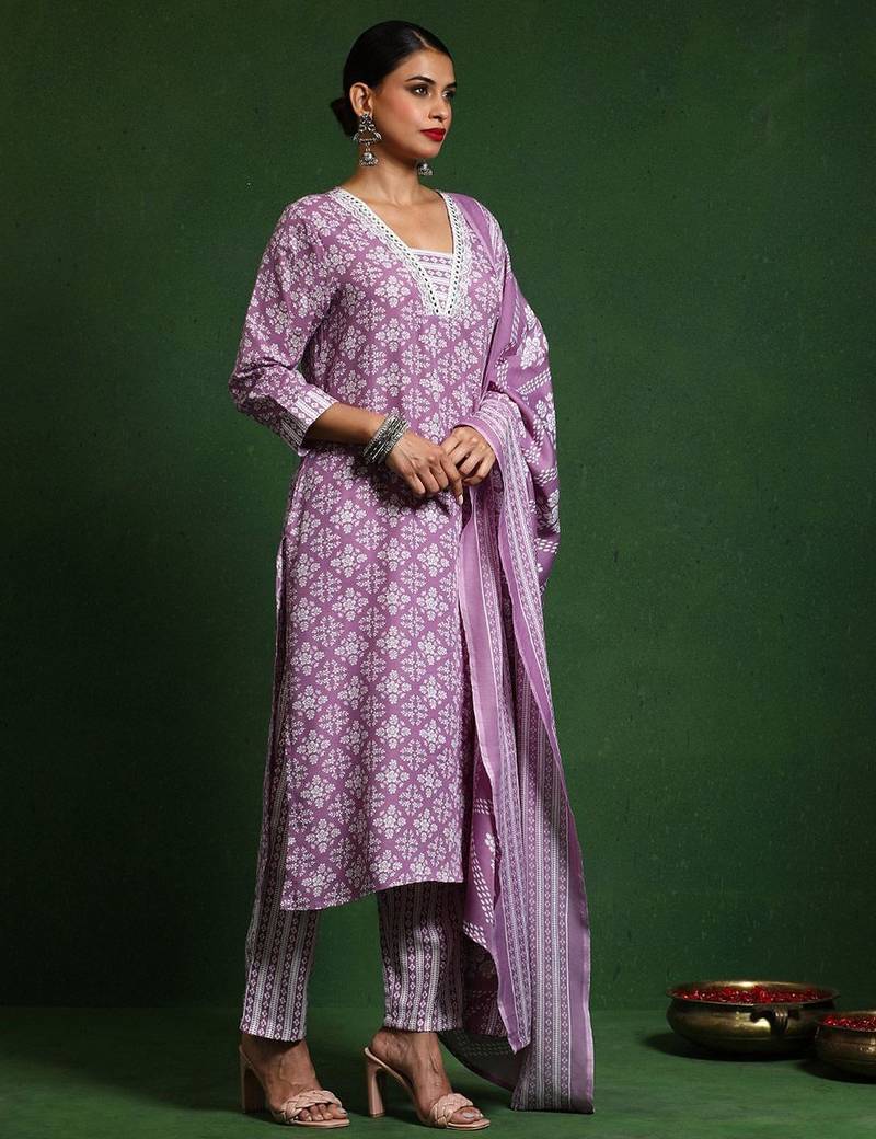 Women Ethnic Motifs Printed Regular Kurta with Trousers & With Dupatta