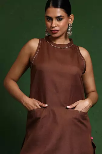 Women Regular Thread Work Kurta with Trousers