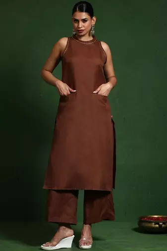 Women Regular Thread Work Kurta with Trousers