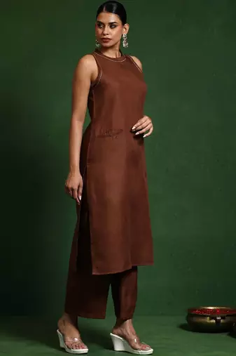 Women Regular Thread Work Kurta with Trousers