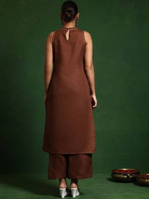 Women Regular Thread Work Kurta with Trousers 6