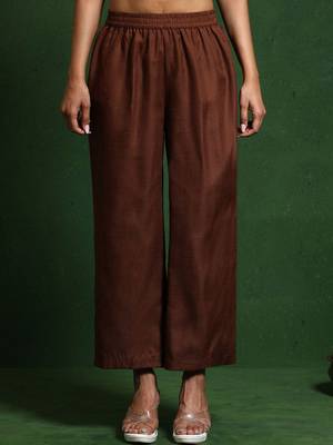 Women Regular Thread Work Kurta with Trousers 7