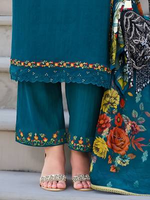 Women Floral Embroidered Regular Thread Work Kurta with Trousers & With Dupatta 3
