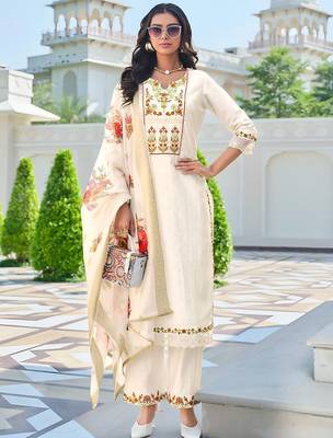 Women Floral Embroidered Regular Thread Work Kurta with Trousers & With Dupatta 1