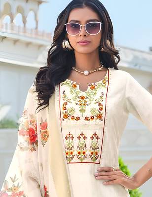 Women Floral Embroidered Regular Thread Work Kurta with Trousers & With Dupatta 2