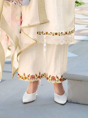 Women Floral Embroidered Regular Thread Work Kurta with Trousers & With Dupatta 4