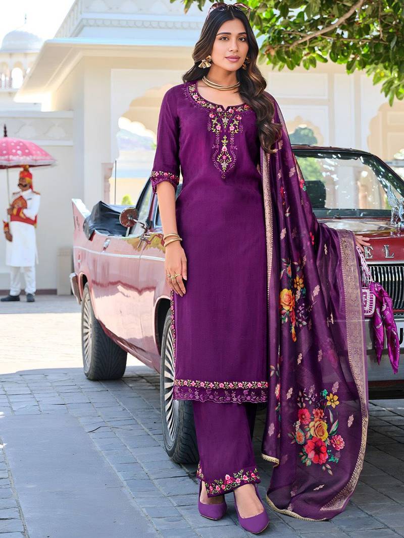 Women Floral Embroidered Regular Thread Work Kurta with Trousers & With Dupatta