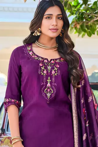Women Floral Embroidered Regular Thread Work Kurta with Trousers & With Dupatta