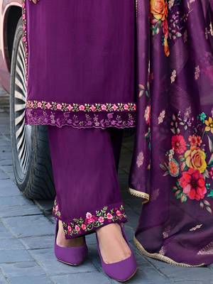 Women Floral Embroidered Regular Thread Work Kurta with Trousers & With Dupatta 4