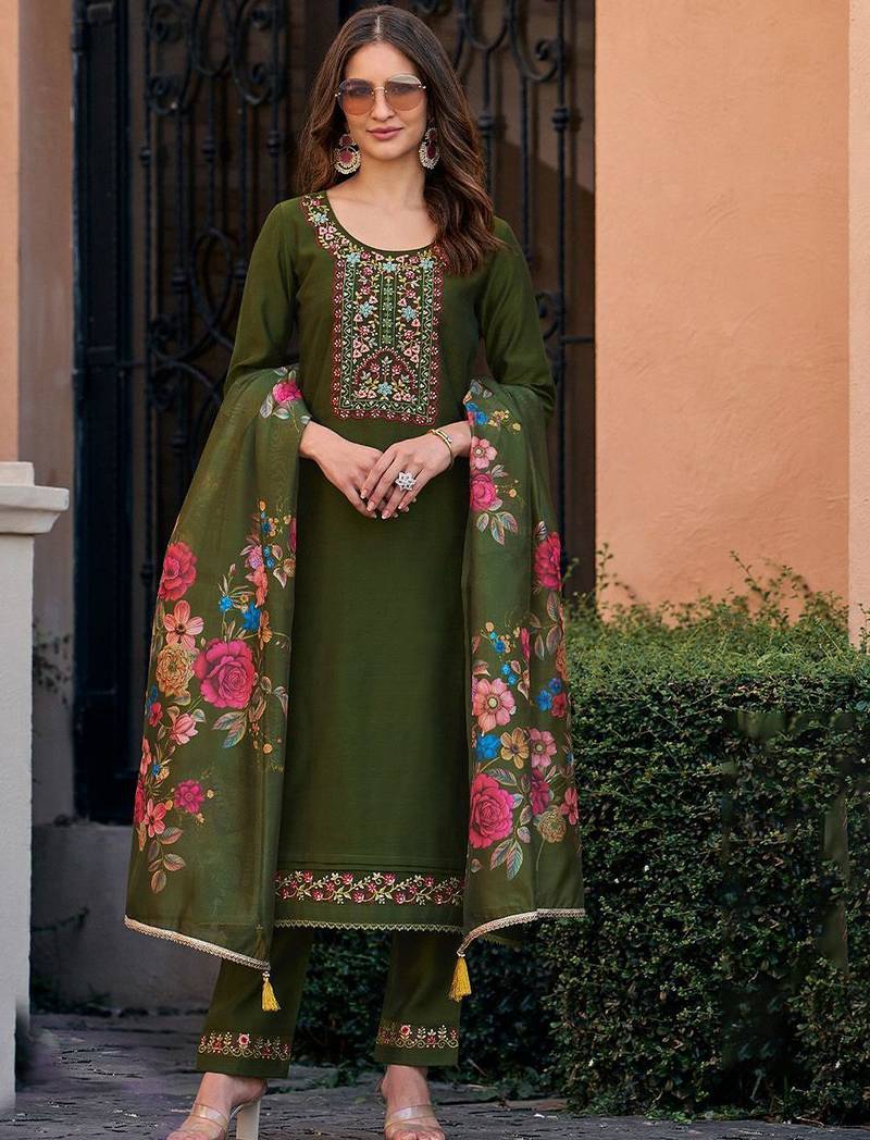 Floral Yoke Design Thread Work Straight Kurta With Trouser And Dupatta
