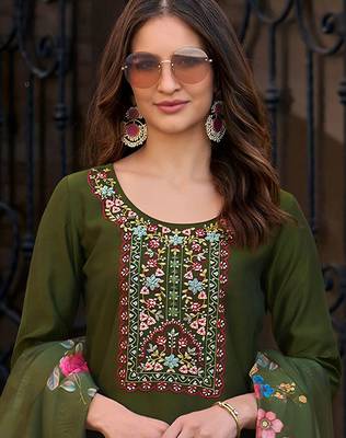 Floral Yoke Design Thread Work Straight Kurta With Trouser And Dupatta 2