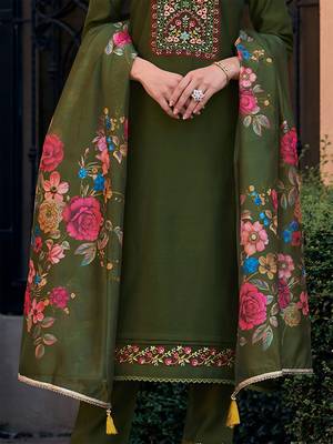 Floral Yoke Design Thread Work Straight Kurta With Trouser And Dupatta 3