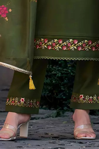 Floral Yoke Design Thread Work Straight Kurta With Trouser And Dupatta