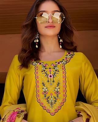 Women Floral Embroidered Regular Thread Work Kurta with Trousers & With Dupatta 2