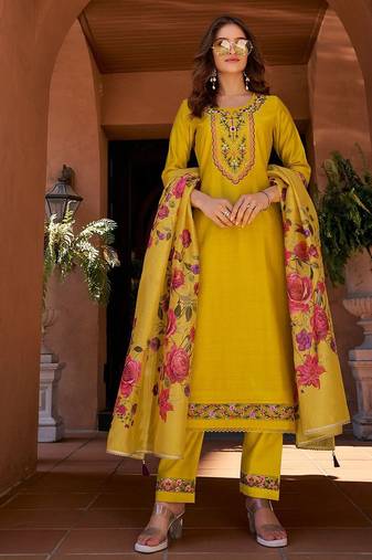 Women Floral Embroidered Regular Thread Work Kurta with Trousers & With Dupatta