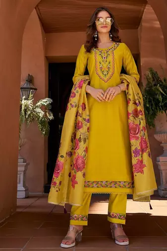 Women Floral Embroidered Regular Thread Work Kurta with Trousers & With Dupatta